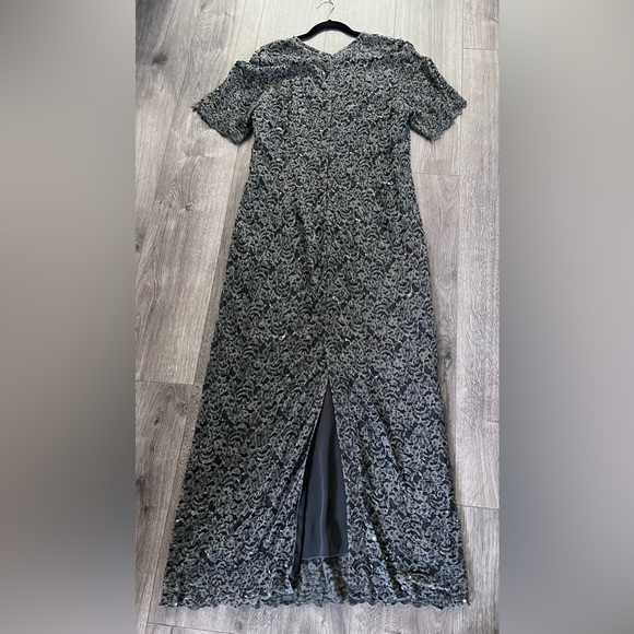 Mother of the Bride/Groom gown. Size large. Worn once. Dark grey, fully lined - Picture 2 of 5